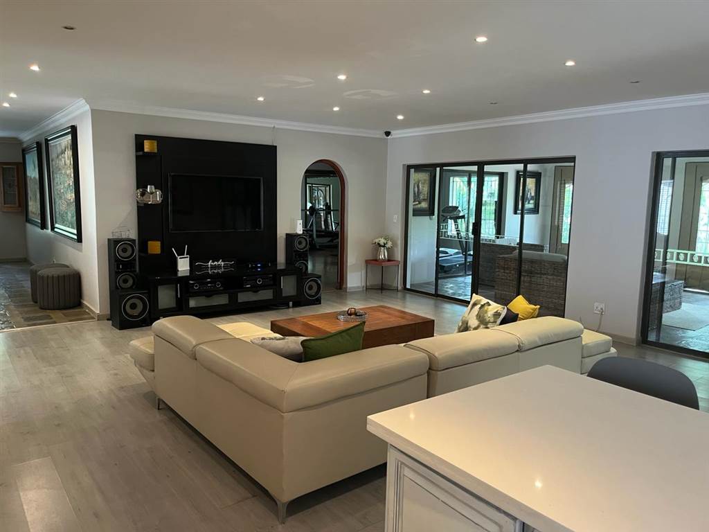 6 Bed House in Randjesfontein photo number 18