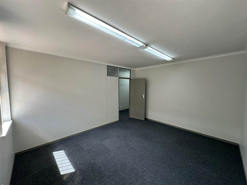 134  m² Commercial space in Pinelands photo number 11