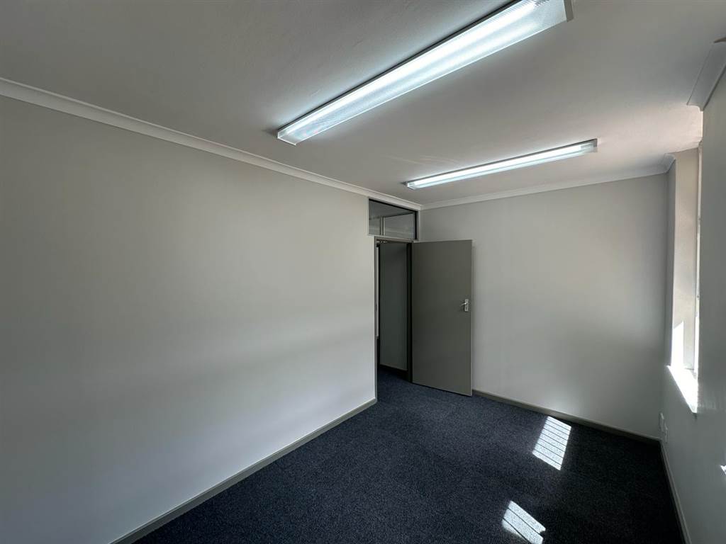 134  m² Commercial space in Pinelands photo number 6