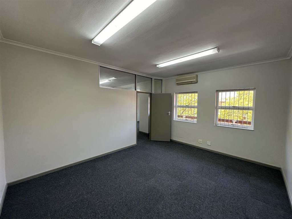 134  m² Commercial space in Pinelands photo number 12