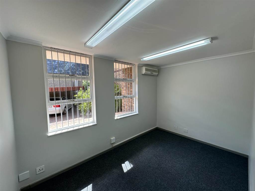 134  m² Commercial space in Pinelands photo number 4
