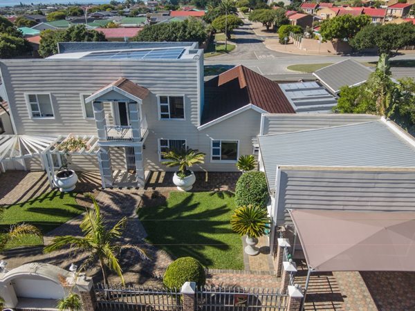 6 Bedroom House 6 Bedroom House