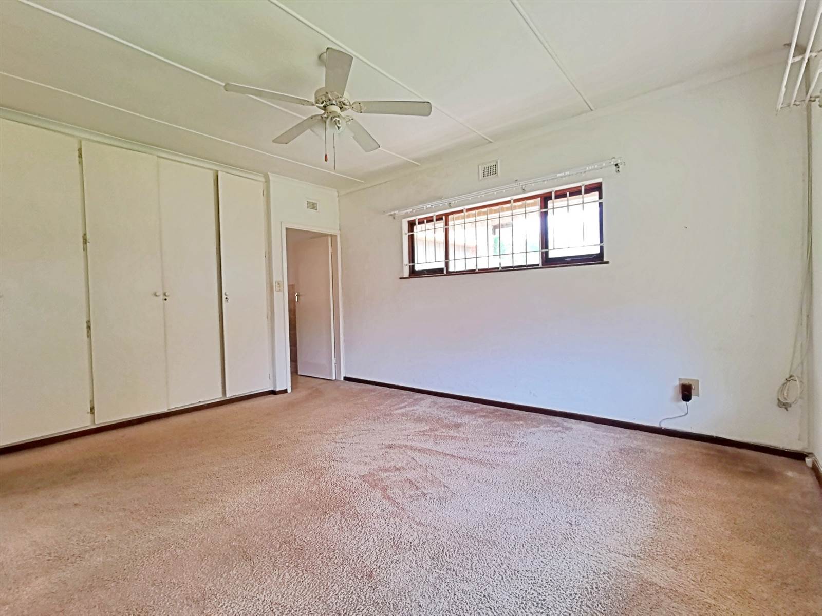 3 Bed Townhouse in Scottburgh South photo number 8