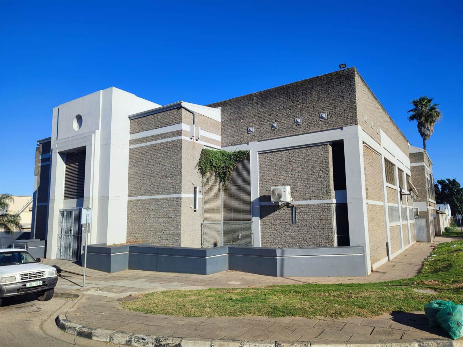 Office space in Uitenhage Central photo number 1