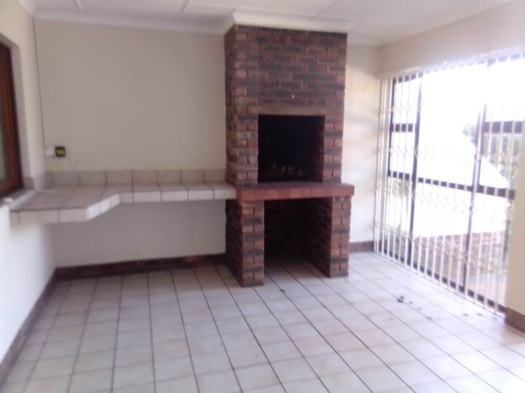 3 Bed Flat in Uvongo photo number 13
