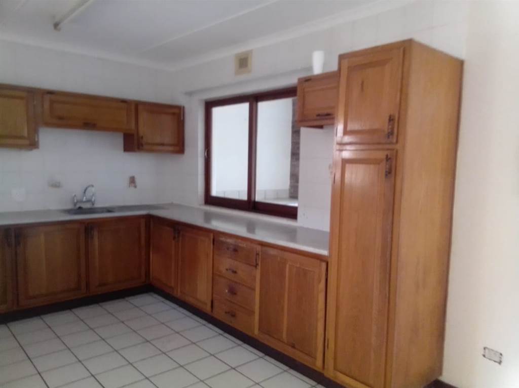 3 Bed Flat in Uvongo photo number 3