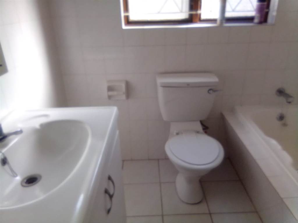 3 Bed Flat in Uvongo photo number 10