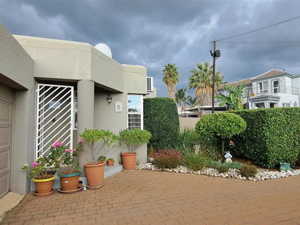 2 Bed House in Radiokop