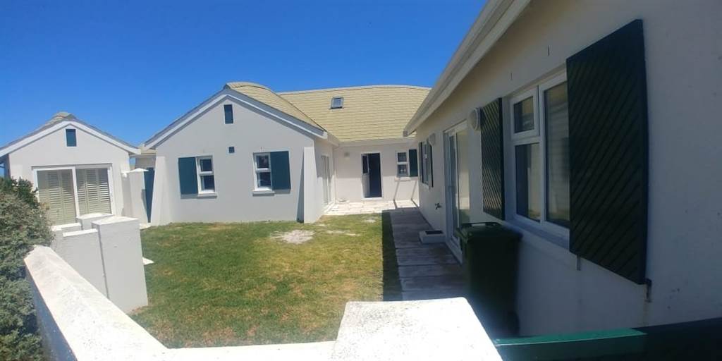 2 Bed House in Jakkalsfontein photo number 10
