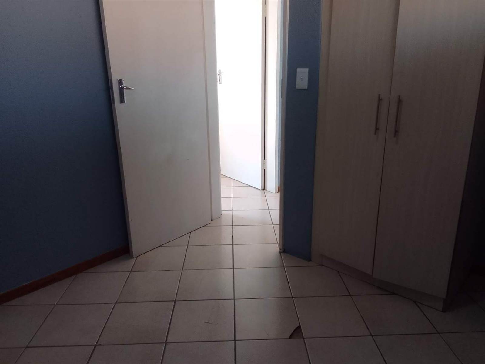 2 Bed Apartment in Olievenhoutbosch photo number 18