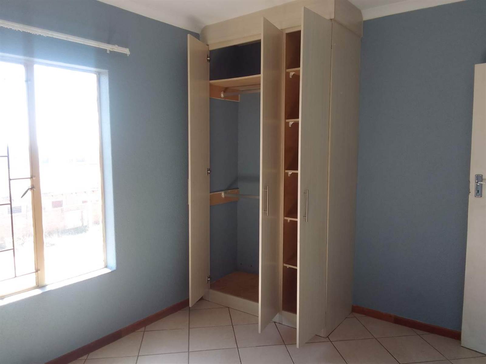 2 Bed Apartment in Olievenhoutbosch photo number 16