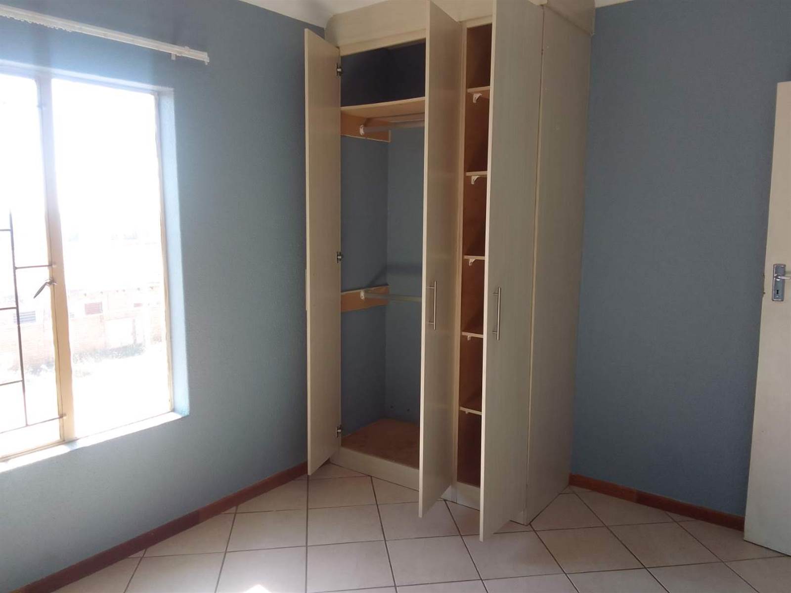 2 Bed Apartment in Olievenhoutbosch photo number 22