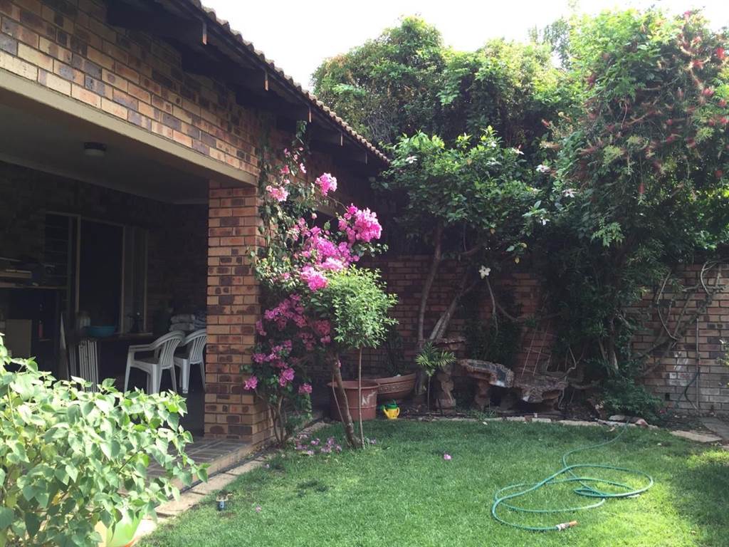 2 Bed Simplex in Rivonia photo number 13