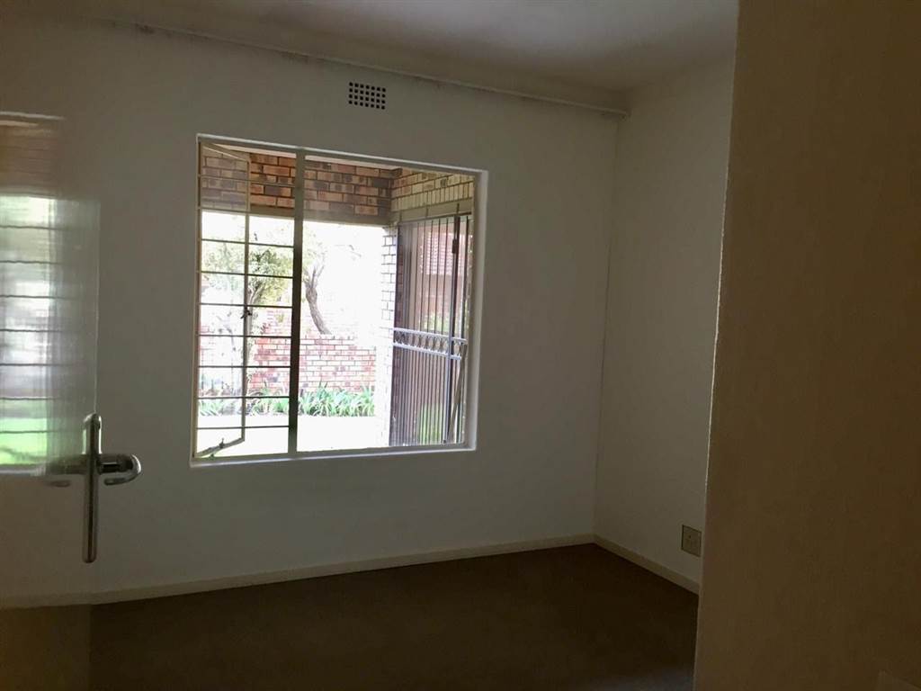 2 Bed Simplex in Rivonia photo number 7
