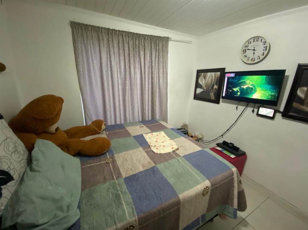 2 Bed Apartment in Churchill Estate photo number 4