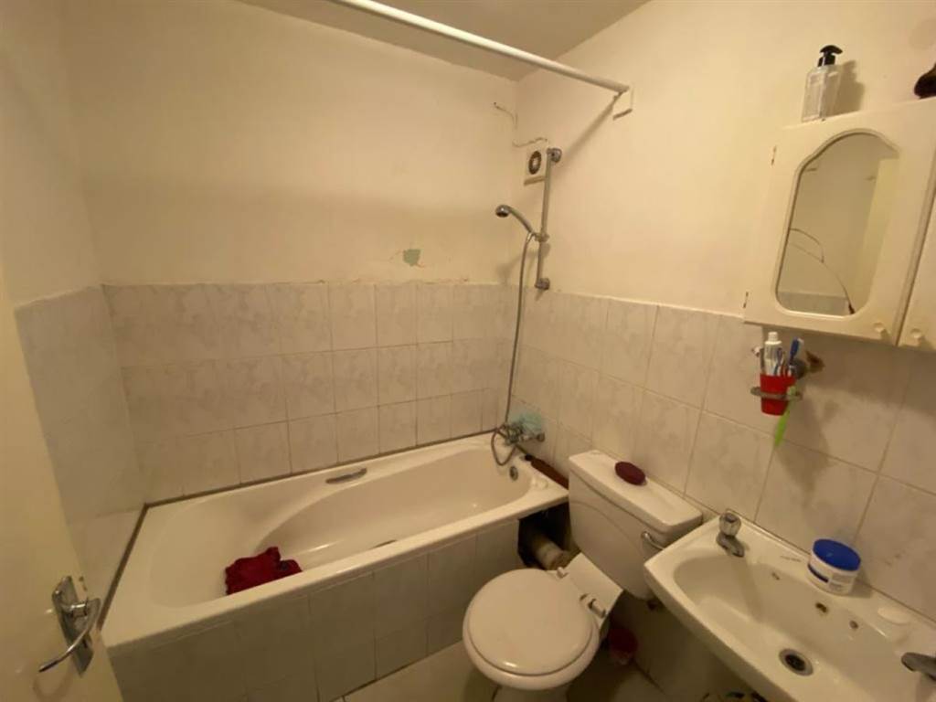 2 Bed Apartment in Churchill Estate photo number 6