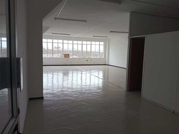 150  m² Commercial space