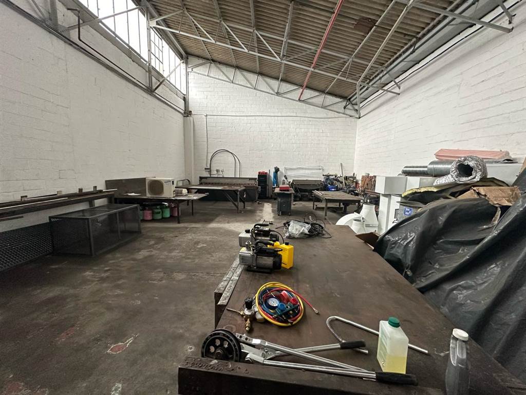 195  m² Industrial space in Wetton photo number 8