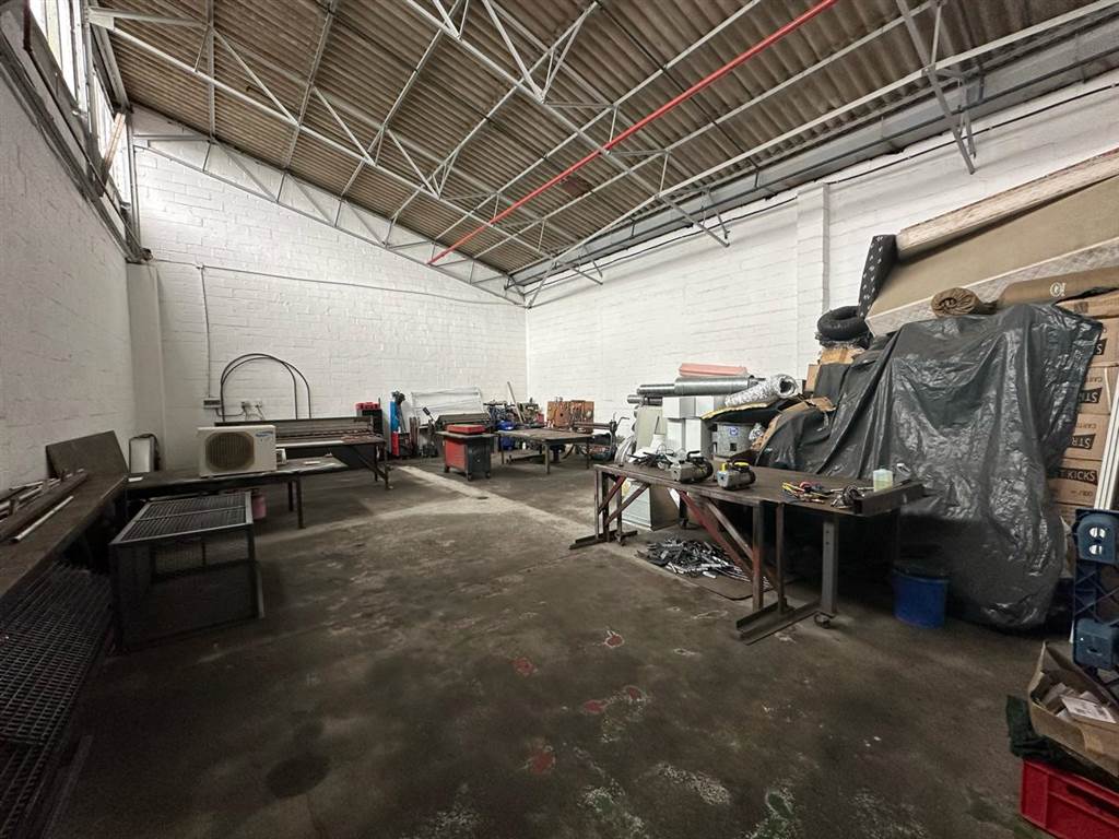 195  m² Industrial space in Wetton photo number 10