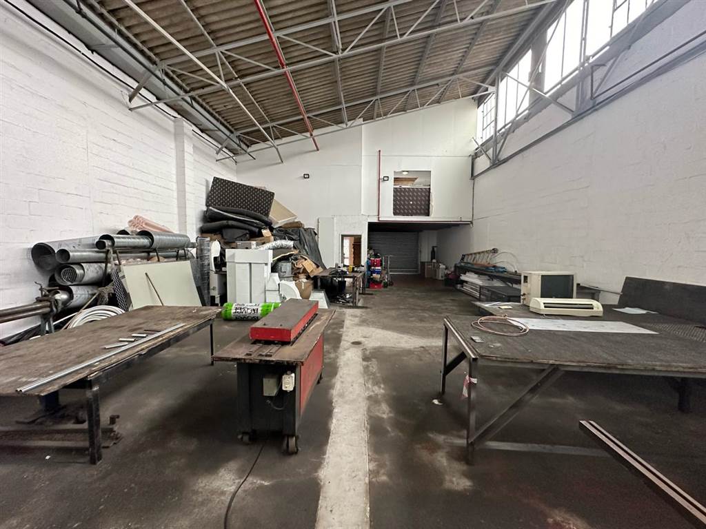 195  m² Industrial space in Wetton photo number 4