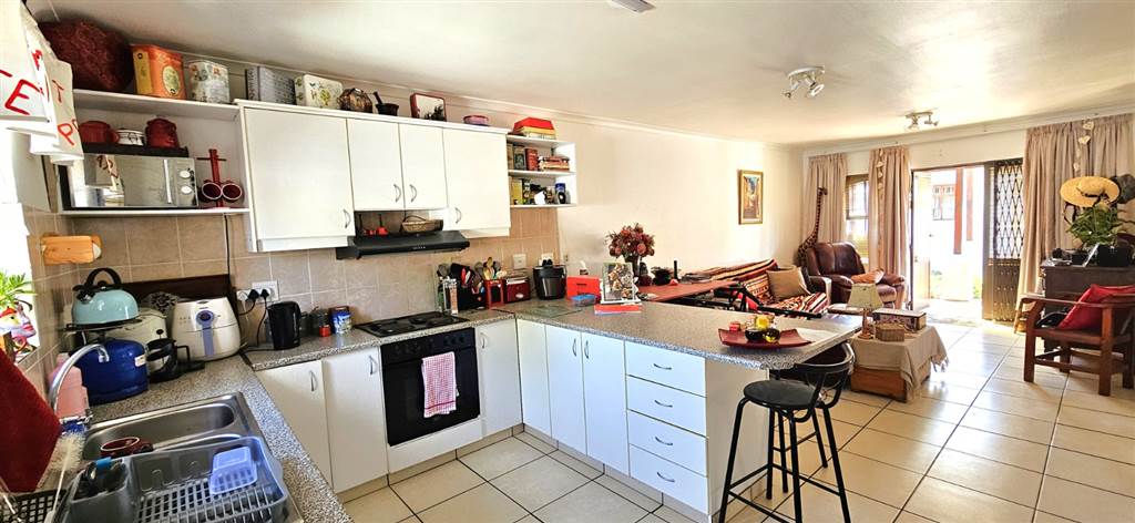 2 Bed Townhouse in Strand Central photo number 7