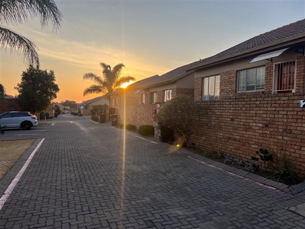 2 Bedroom Townhouse 2 Bedroom Townhouse