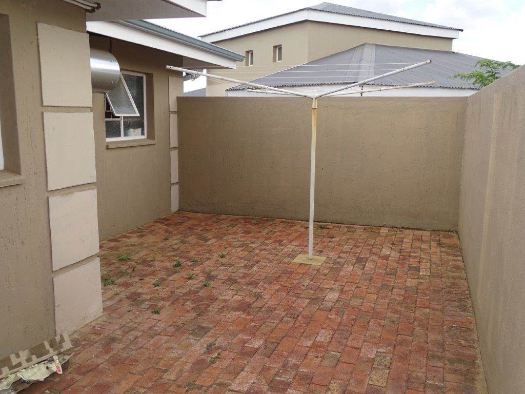 2 Bed Townhouse in Kanoniers Park photo number 13