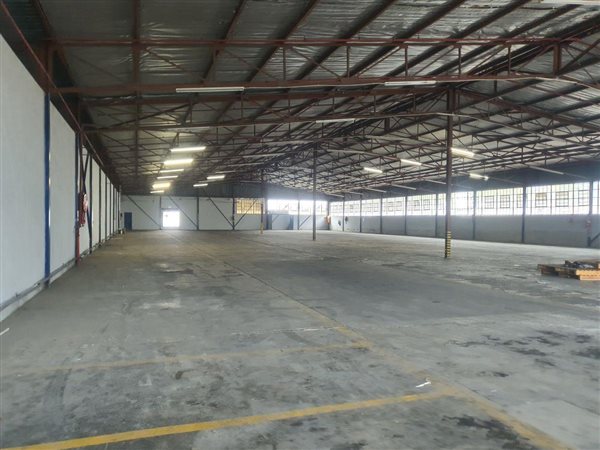 2 300  m² Industrial space