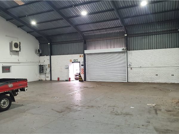 275 m² Industrial space 275 m² Industrial space