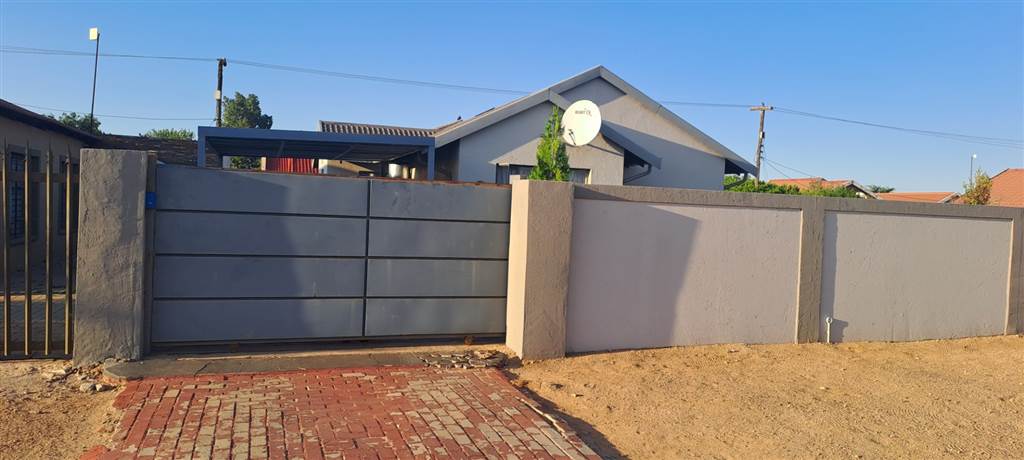 3 Bed House in Mmabatho unit 14 photo number 21