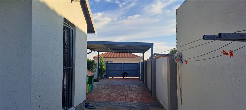 3 Bed House in Mmabatho unit 14 photo number 19