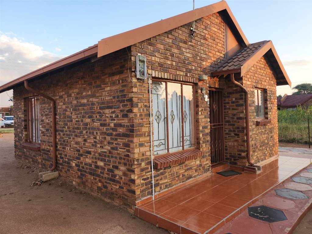 2 Bed House in Mmabatho unit 13 photo number 1