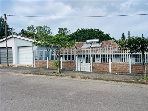 4 Bedroom House 4 Bedroom House