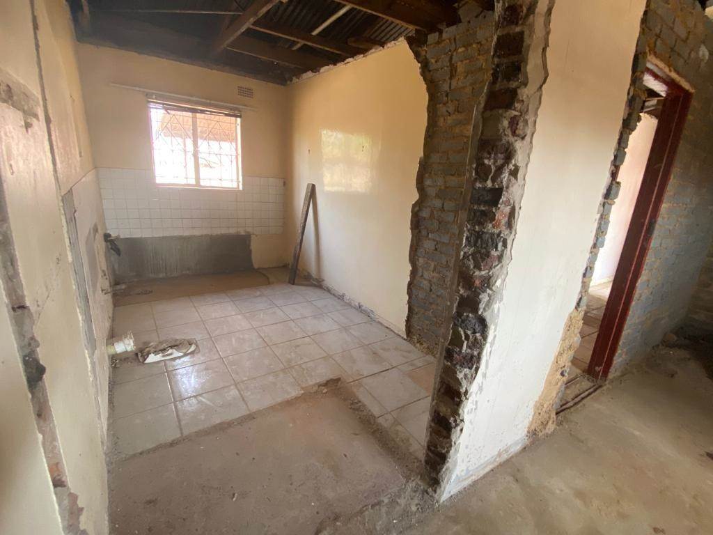 2 Bed House in Rensburg photo number 10