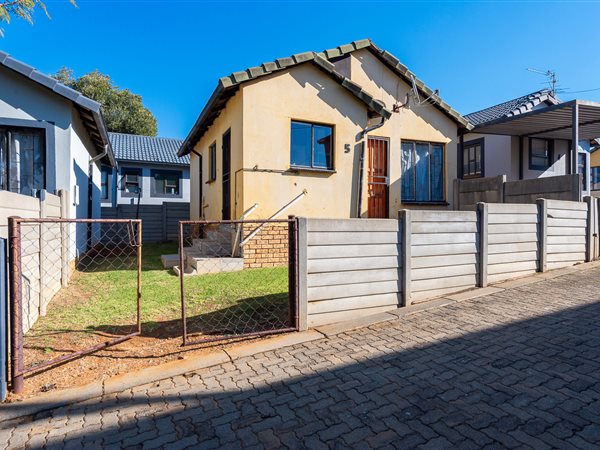 2 Bedroom Simplex 2 Bedroom Simplex