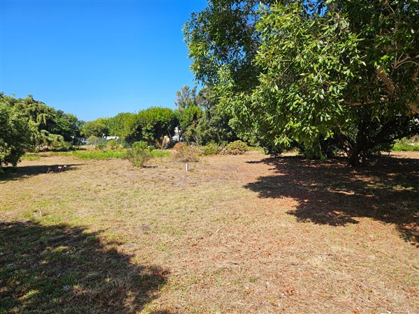 2 180 m² Land