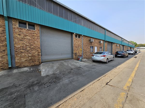 496  m² Industrial space