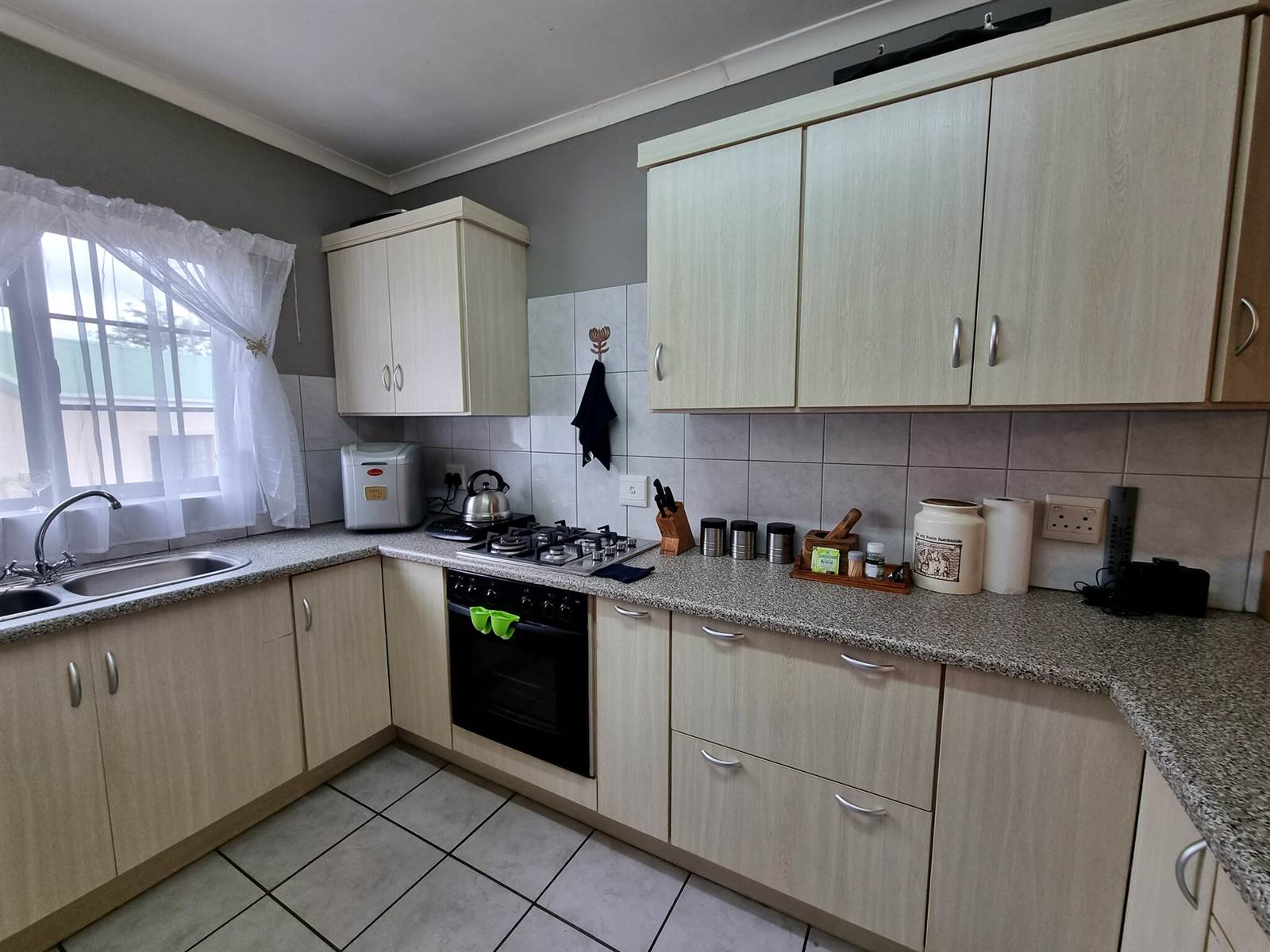 2 Bed Townhouse in Swellendam photo number 6