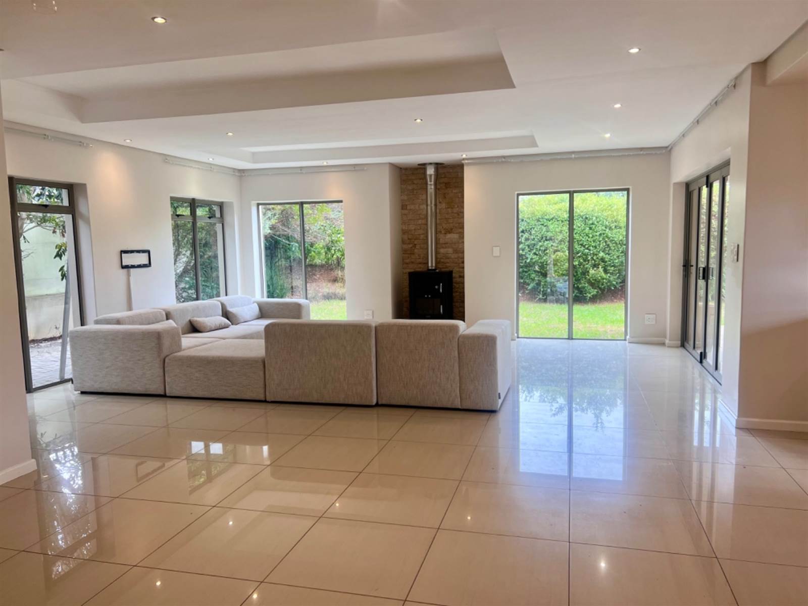 5 Bed House in Constantia photo number 9