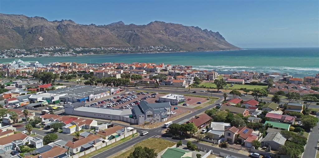 2 Bed Apartment in Gordons Bay Central photo number 22