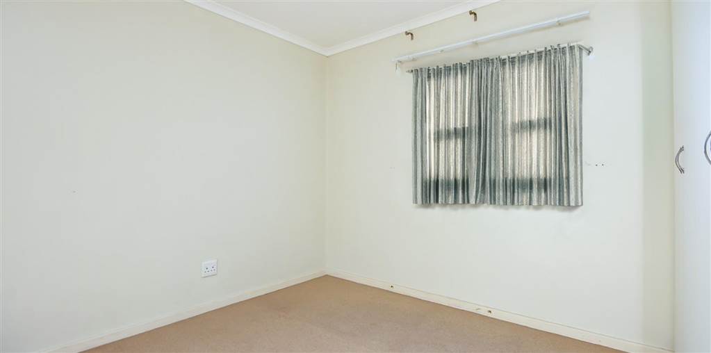 2 Bed Apartment in Gordons Bay Central photo number 9