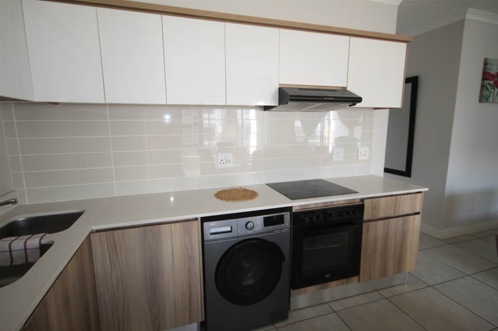 2 Bed Apartment in Mamelodi East photo number 12