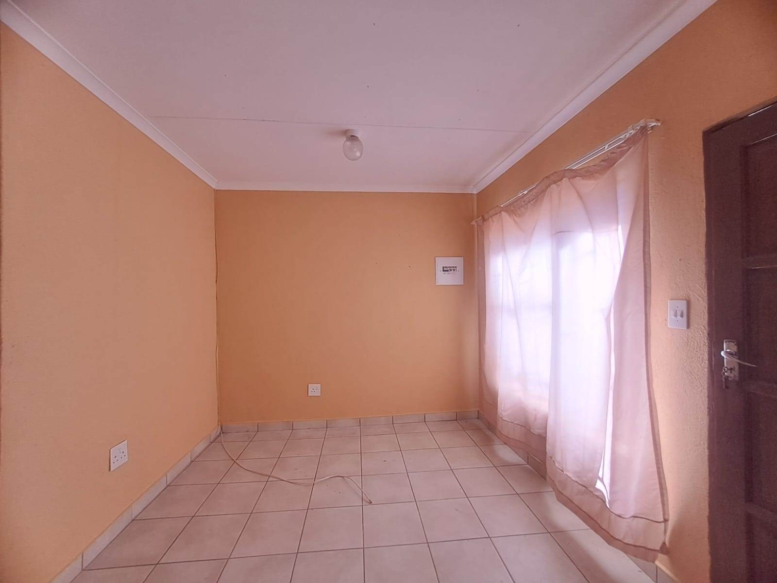 1 Bed Townhouse in Emdo Park photo number 4