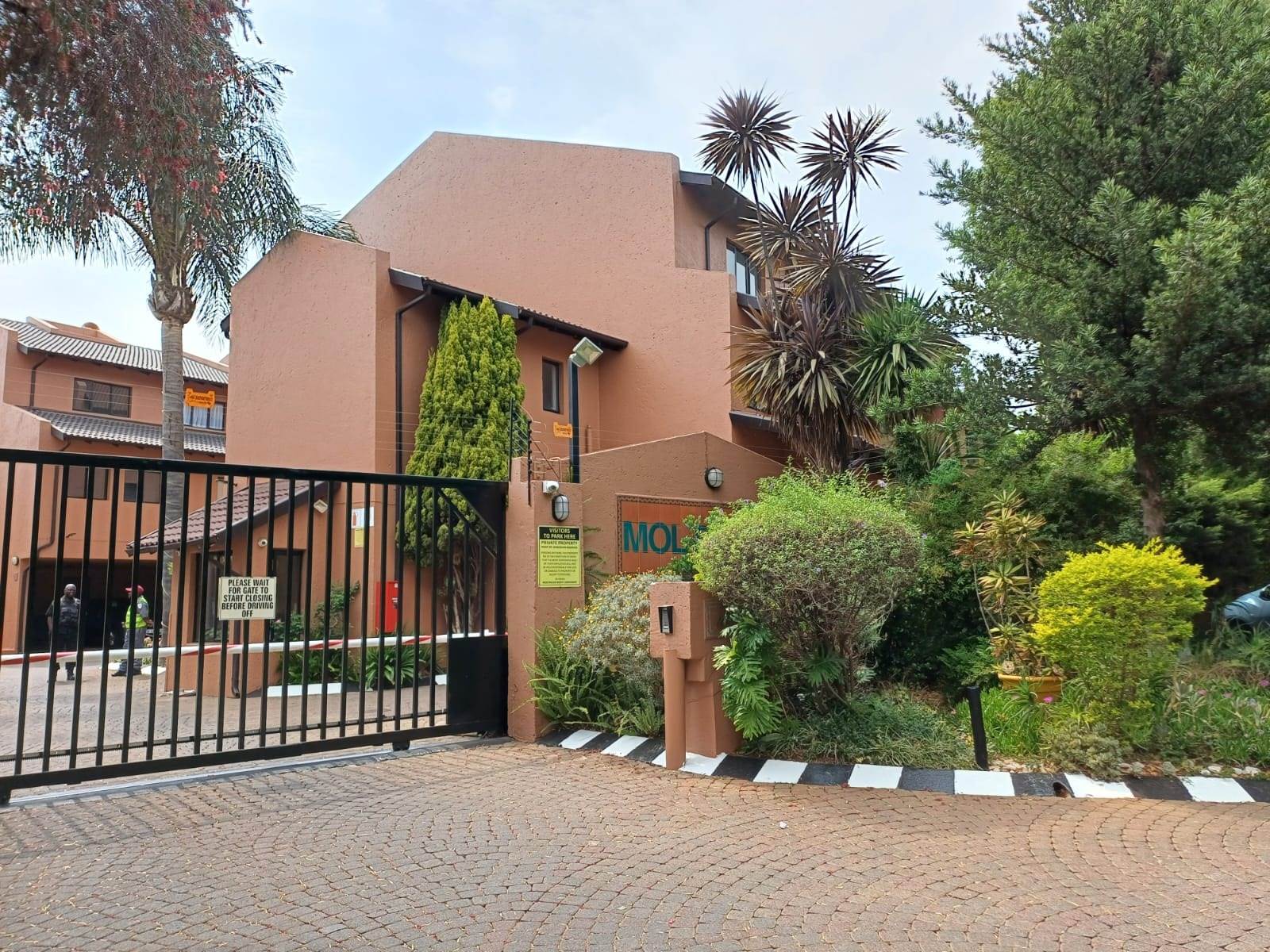 3 Bed Townhouse in Germiston Central photo number 1