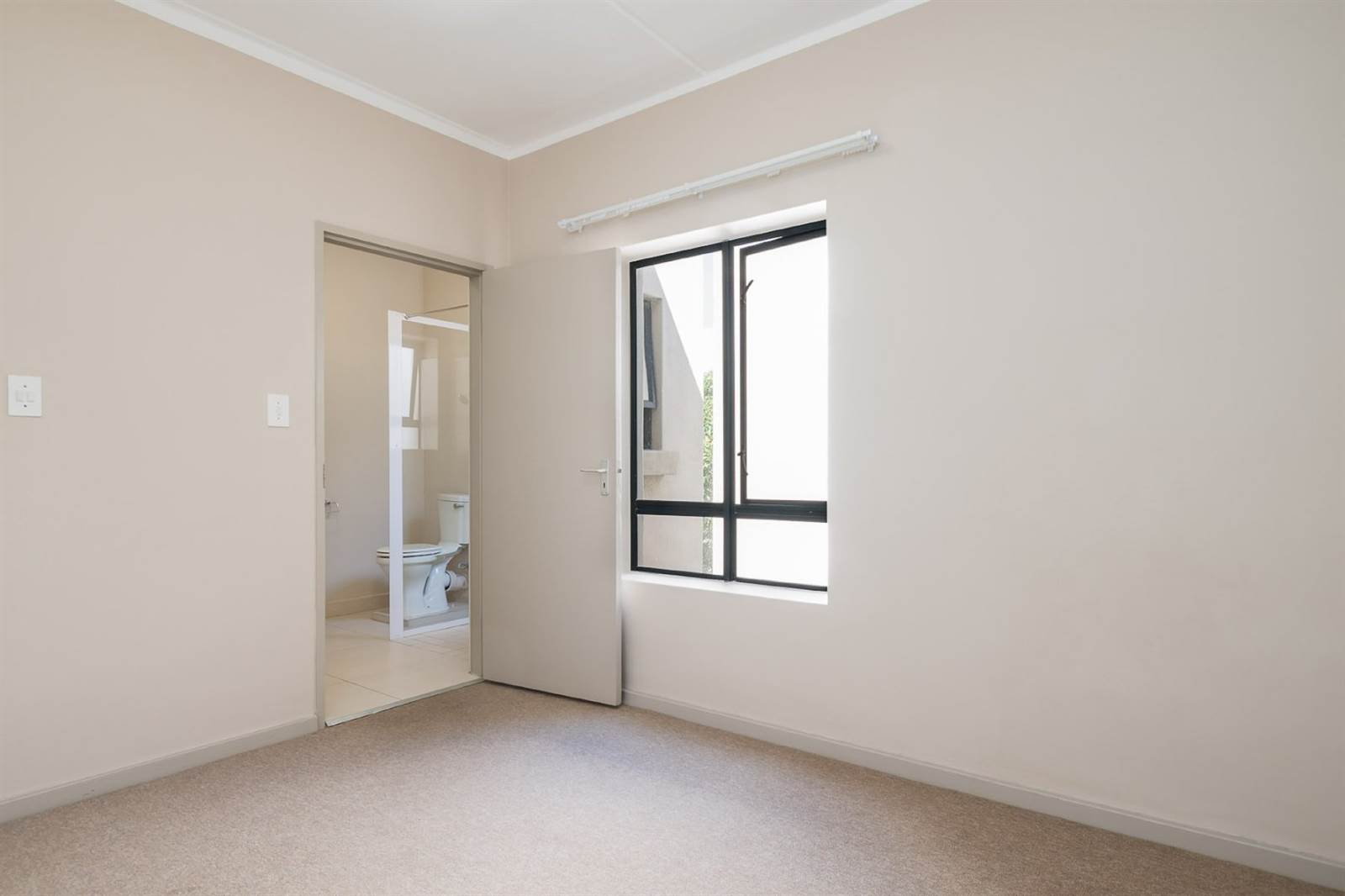 1 Bed Apartment in Pinelands photo number 12