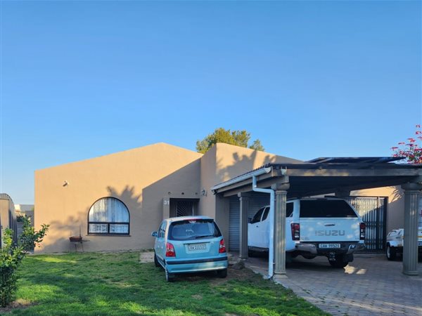 4 Bedroom House 4 Bedroom House