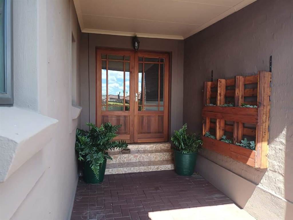 2 Bed House in Secunda photo number 17