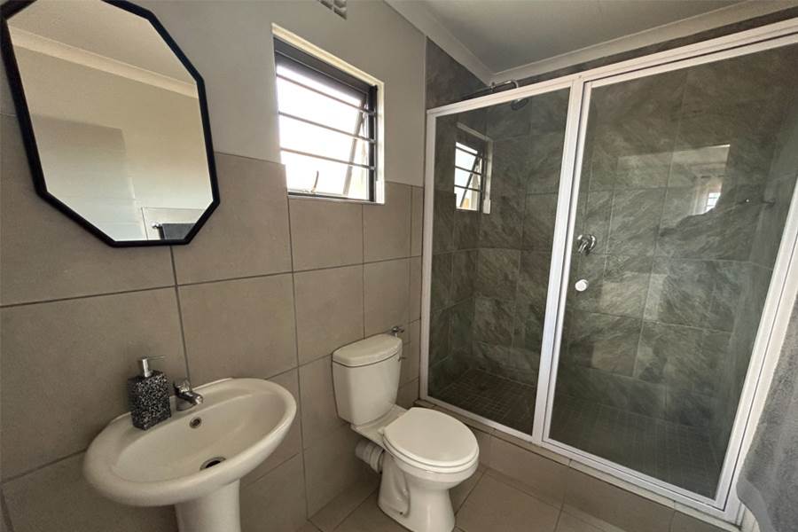 3 Bed House in Katlehong photo number 7