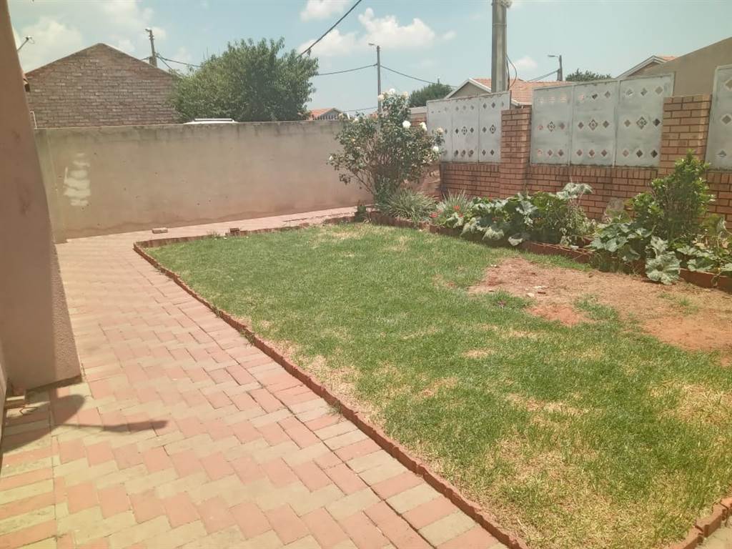 3 Bed House in Leondale photo number 5