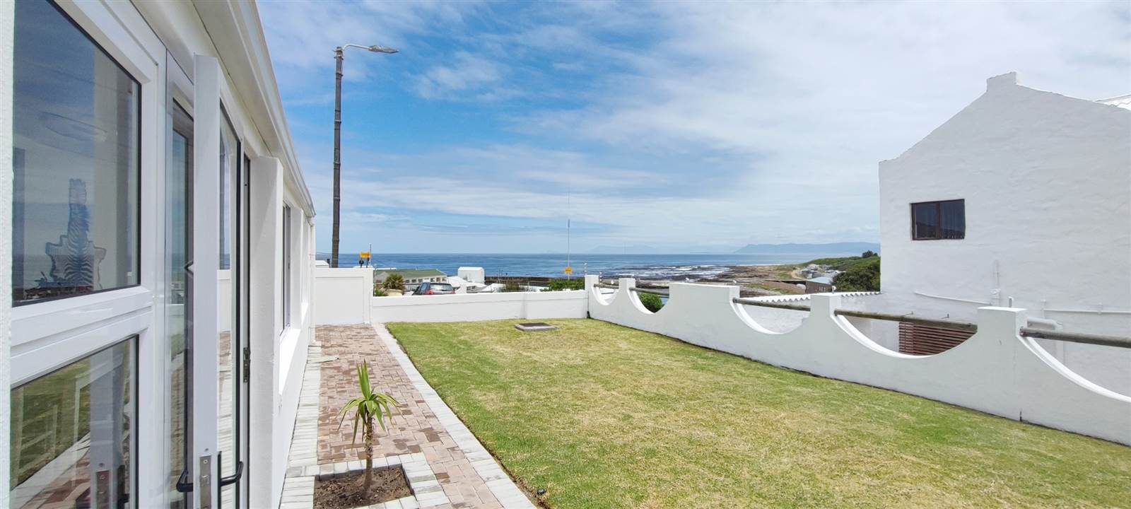 5 Bed House in Gansbaai and surrounds photo number 1